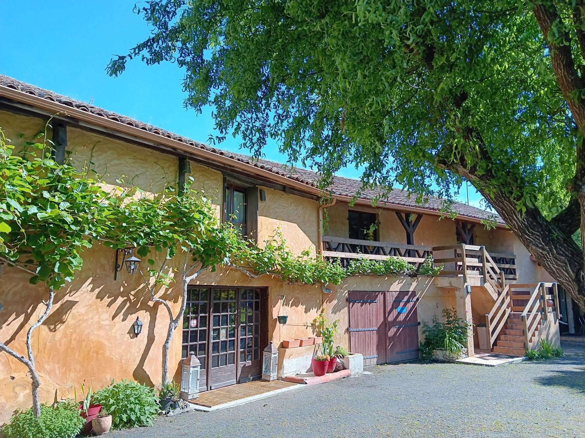 Gite Au Moulin Du Comte Bourrouillan Exterior photo