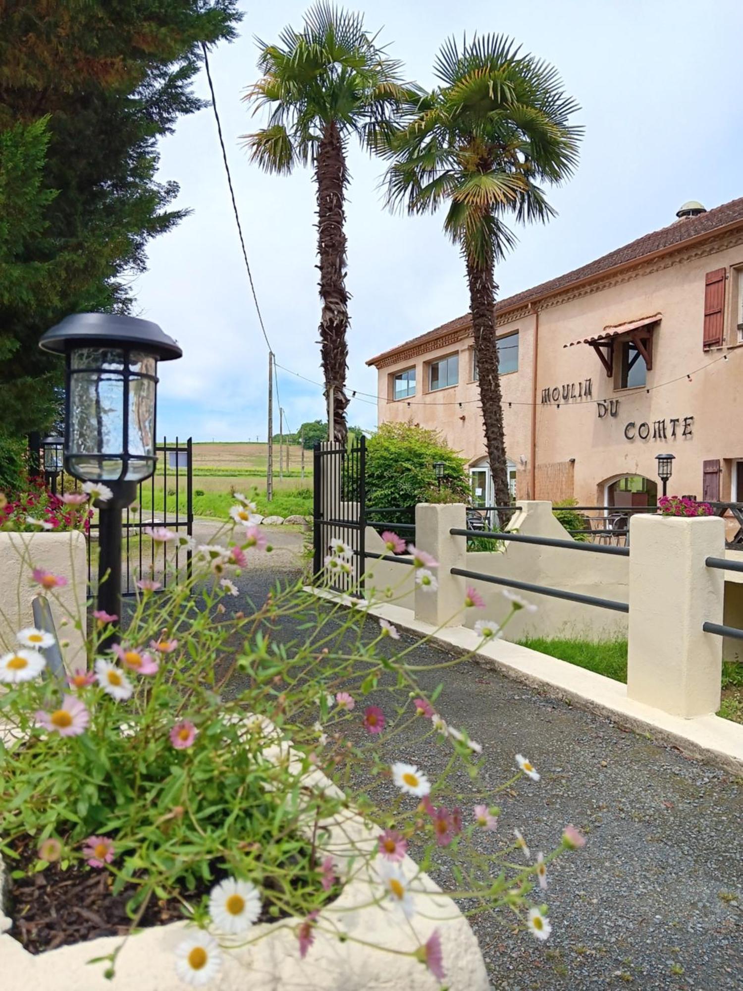 Gite Au Moulin Du Comte Bourrouillan Exterior photo